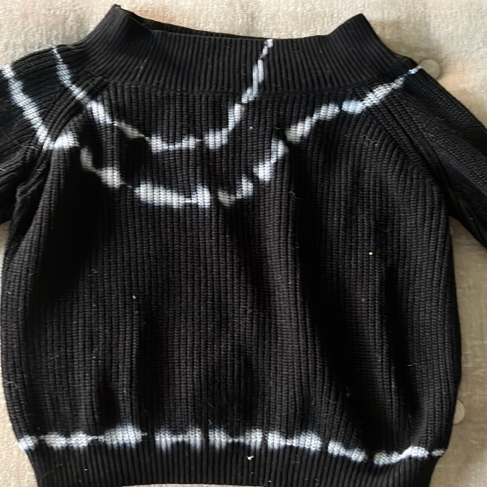 Black and white knit cropped sweater